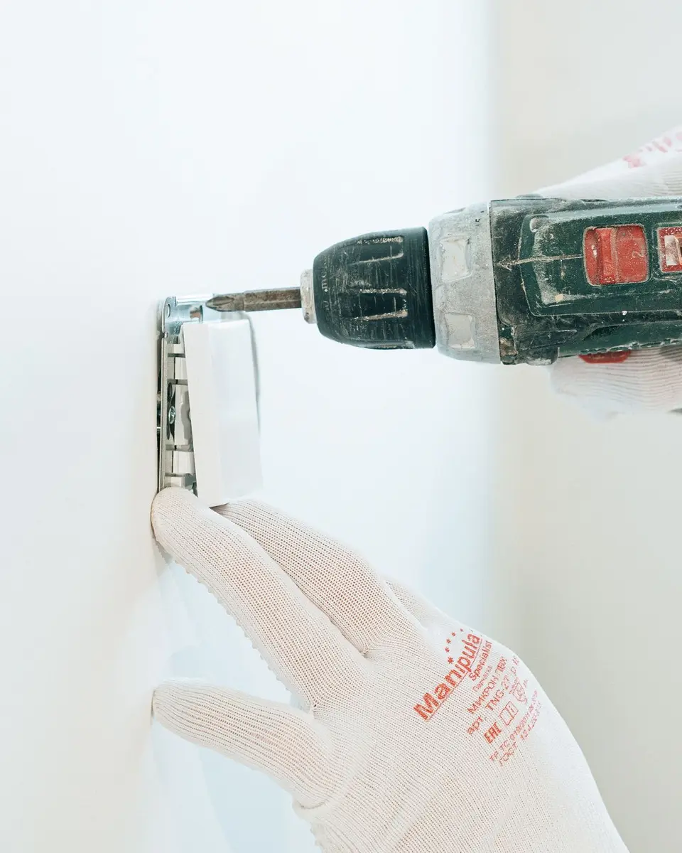 Drilling a wall to hang a radiator bracket